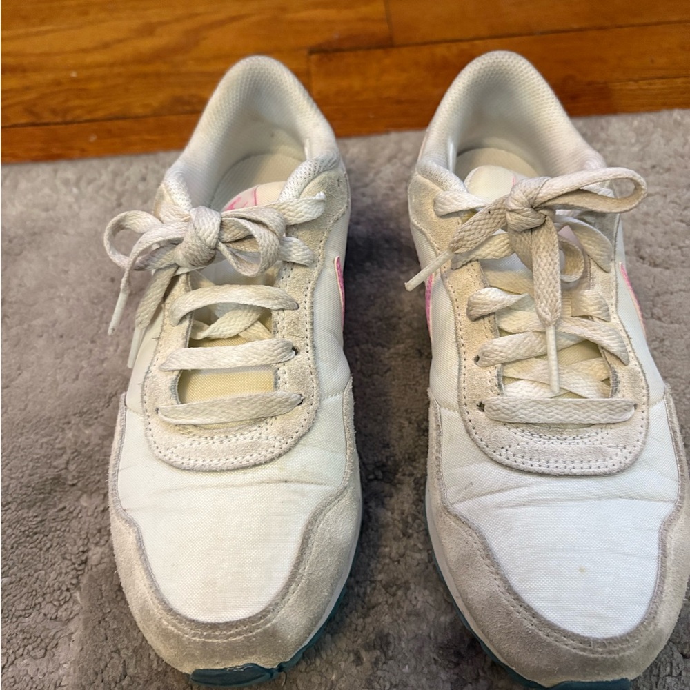 Nike Women's White and Pink Sneakers